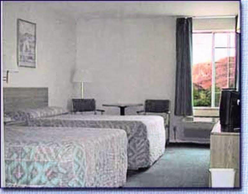 Moab Gateway Inn At Arches Nat'L Park Екстериор снимка